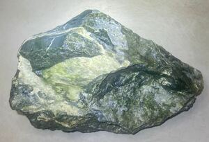 インドネシア　スマトラ島　アチェ産大きな天然ネフライト原石513g