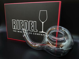 R-073039　未使用品　オーストリア　RIEDEL(リーデル)　エスカルゴ　繊細な技法とデザインが美しいデカンタ(デキャンタ、酒器、箱付き)