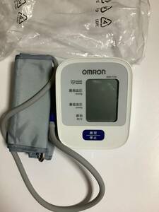オムロン　上腕式血圧計　HEM-7120