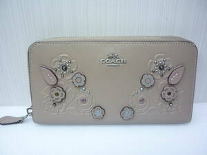 COACH コーチ ラウンドジップウォレット 長財布 ティーローズ 花モチーフ スタッズ ベージュ系 a