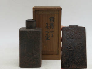 S6297 唐物 時代物 鉄張 四方 茶心壺 古鉄 鉄打出 茶入れ 重さ216.8g 共箱 茶心壺 茶筒 金属工芸 茶道具 茶壺 古美術 鉄瓶