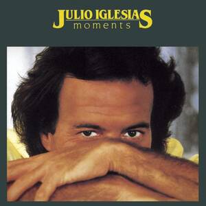 名盤 Julio Iglesias Moments フリオ・イグレシアス 日本国内盤　1200万枚以上のセールスを記録し、史上最も売れたラテンアルバム　
