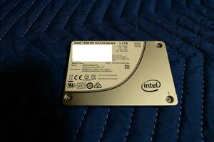 Intel SATA 2.5 SSD DC S3710 1.2TB HET-20nm MLC 書き込み寿命 2万回 DWPD 10(24.3PBW 24300TBW) PS4 PRO Xbox One X 