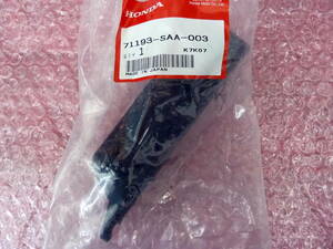 ●●2305-HT34L スタート即決！ GD1 GD2 GD3 GD4 フィット 純正 フロントバンパー 右側 リテーナー 新品 71193-SAA-003