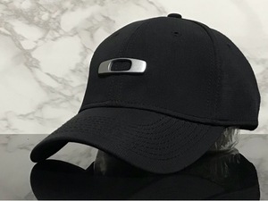 【未使用品】92C★OAKLEY オークリー キャップ 帽子 CAP 上品で高級感のあるブラックの伸縮素材にメタル製ロゴ♪《伸縮前60㎝-63㎝位迄》