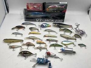 【0887】バスルアー 30点 まとめ JACKALL MEGABASS DAIWA HEDDON JITTERBUG 他 CHOPCUT Jr クアーズライト GUN-DEENI 他 中古品