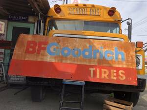 【店舗引き取り限定】 215 x 76 cm BF Goodrich Tires ヴィンテージ BF グッドリッチ タイヤ オリジナル 大型看板 / ガレージ ジャンク