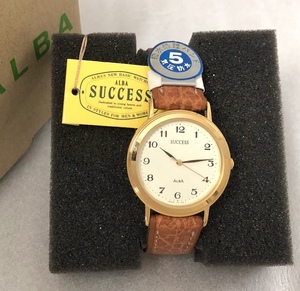 SEIKO ALBA SUCCESS 日本製 ウォッチ 稼動 ウォッチ 薄型 ゴールド カラー CLASSIC デザイン 時計 好きに も セイコー アルバ 共用 シェア