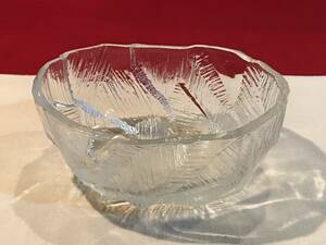 A7645●ガラス製 ボウル サラダボウル そうめん鉢 楕円 オーバル 約22×18.5×h10㎝ 氷山のような涼しげなボウルです 気泡などあり