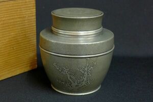 N526 錫製梅漢詩文茶入 林享瑞造 茶道具 木箱付 重量約381g/60