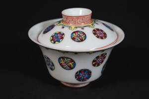 【和】(8937)　中国古玩　唐物　色絵粉彩花文茶碗　蓋付碗　景徳鎮