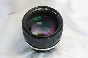 美品 Ai-s NIKKOR 85mm 1:1.4 ニコン