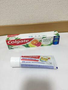 Colgate 2本　１本未開封　１本外箱無し