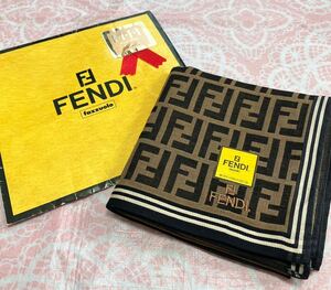 【人気柄】新品/FENDI/大判ハンカチ/正規品/フェンディ/未使用/即決あり/ズッカ柄/匿名発送/スカーフ/綿100%/茶色ブラウン/ギフト袋/レア