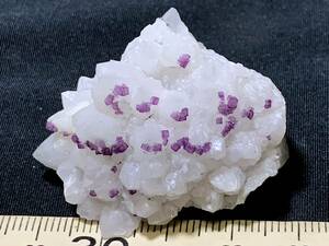 【超珍品】内蒙古産の超小型六面体紫色石と水晶・31g（中国産鉱物標本）