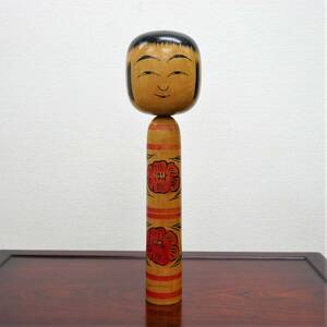 佐藤文吉 作 こけし 椿 高さ約32㎝ 在銘/銘有 木製 工芸品/民芸品/木工芸 和物/和風/日本人形 インテリア/飾物/置物 『U257-3』