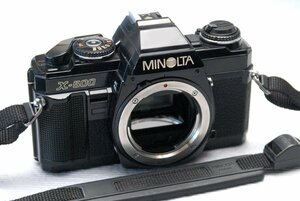 MINOLTA ミノルタ 昔の高級一眼レフカメラ X-500ボディ 希少な作動品 （腐食無し）