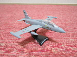 イタリア　アエルマッキ AERMACCHI MB-339 ダイカスト ダイキャスト 合金製 模型 1/94