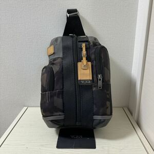 【新品同様】TUMI トゥミ　ALPHA BRAVO ボディバッグ　MONTEREY モントレー　222318 迷彩　カモ　ワンショルダー　ウエスト