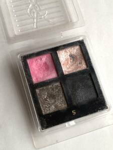 YSLイヴサンローラン ピュアクロマティックス　アイシャドウ　#5　Pure Chromatics 4 Wet & Dry Eyeshadows