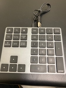 Bluetooth Numeric Keypad 充電式　アルミ合金　mac/Windows テンキー　美品　macのキーボードと高さと縦幅一緒