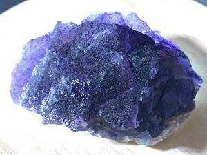浙江省産階段状紫蛍石・5・93g（中国産鉱物標本）