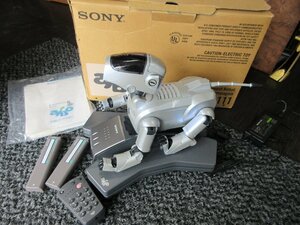 SONY ソニー ERS-111 バーチャルペットAIBO 電源コード/ACアダプタ/充電台//取説/リモコン/元箱付き＊ジャンク品 【星見】