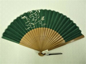 まゆの四季/新品/箱付き/シルク絹生地紙貼り透かし/扇骨竹製/切り絵扇子-唐草緑