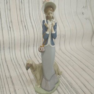 f002l G2 リヤドロ LLADRO No.1537 犬と散歩 貴婦人 女性 イヌ フィギュリン 陶器人形 置物 インテリア オブジェ 高さ約34cm 西洋陶器