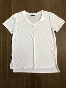 INGNI 新品未使用　白色　VネックTシャツ 半袖Tシャツ Mサイズ　3