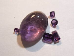 大粒系アメジストカボッションと小粒amethystまとめてセット 16.95ct　1　宝飾品カットルース外し石メイン☆used未使用新品色々あり 424-2