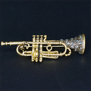 [BROOCH] Gold & Crystal CZ Trumpet 金管楽器 吹奏楽 ブラスバンド トランペット ラッパ 4.5cm メタル ゴールド ブローチ