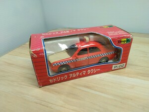 当時物　レトロ　セドリック　アルティマ　タクシー　DIAPET ダイアペット　ダイキャスト　モデル　P-02 　おもちゃ　車　1/40スケール