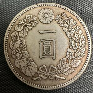 古銭　銀貨　一円銀貨　一圓 明治十五年年 明治15年 日本古銭　貿易銀 大型銀貨 G23 重さ26.6g