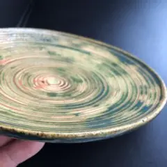 古美術◆蔵から波紋のような紋様の美しい、深い緑色の平たい皿が出て来ました。