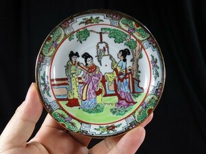 B　三美女図色絵皿①　磁器　中国　广州彩瓷　焼き物　色絵