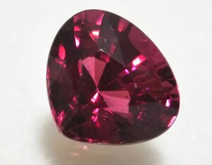 天然 ロードライトガーネット　1.835ct　美しい煌めき　6.86mm×7.79mm　