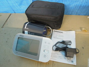 ●オムロン　上腕式血圧計　HCR-7502T　箱なし※現状品■６０