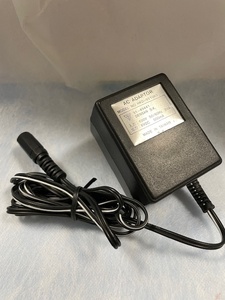 中古品　ACアダプター☆HKD-951063