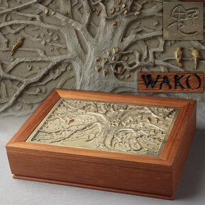 ES151 【WAKO(和光) 東山魁夷 作】金工 彫金 金象嵌「春梢」長方箱 幅25cm 重730g・彫金樹鳥図箱・金工箱・収納箱