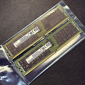 【未使用】Samsung 128GB (64GB 2枚) M393A8G40BB4-CWE