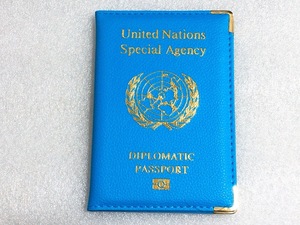 ◆ UN 国際連合 国連外交官用 パスポートカバー ほぼ世界共通 IC旅券対応タイプ パスポートケース 国連ブルー ◆