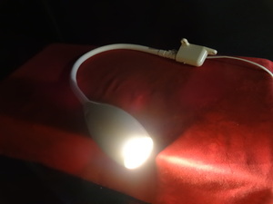 東芝ライテック　 LED 器具ベッド灯 　LEDA-21002ML-LS1 　LEDライト　2017年製　サイズ約長さ70cm コード含まず　　P2
