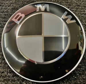 BMW 82mm 黒白 プロペラ ボンネットエンブレム 新品1個 E36E39E46E53E70E71E60E63E65E66E81E82E83E84E87E88E90