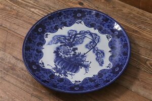 R-042069　アンティーク雑貨　骨董　明治期　ベロ藍　花籠図　染付一尺六寸大皿(和食器)(R-042069)