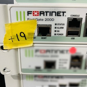 ＋19【通電OK】Fortinet FortiGate 200D FG-200D 分散型エンタープライズ向け 次世代ファイアウォール UTM フォーティネット