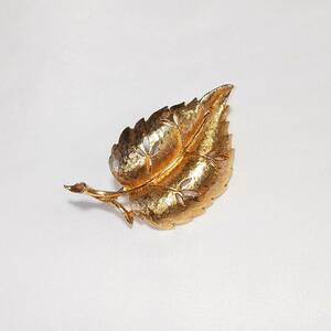 ブローチ 木の葉のモチーフ ゴールドカラー B.S.K 約5.8㎝ レディースアクセサリー 【2401】