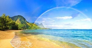 南国の島とビーチと虹のハーモニー ハワイ 波 虹 レインボー 海 絵画風 壁紙ポスター 特大版1105×576mm（はがせるシール式）008S1
