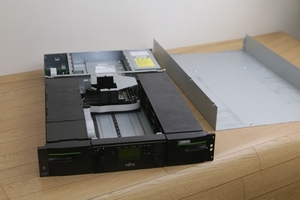 【FUJITSU 富士通】（ETERNUS LT40）（LT40RSF1）テープライブラリ 2014年製　ジャンク　管ざ5960