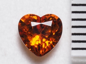 天然スペサルティンガーネット ルース 1.227 ct、ソーティング付、ケース入り